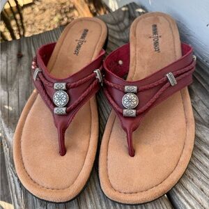Red Minnetonka sandals sz 9 flip flop